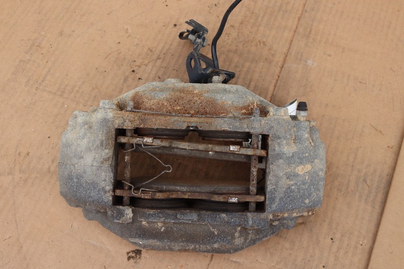 2016-2021 TOYOTA TUNDRA FRONT RIGHT PASSENGER SIDE BRAKE CALIPER OEM