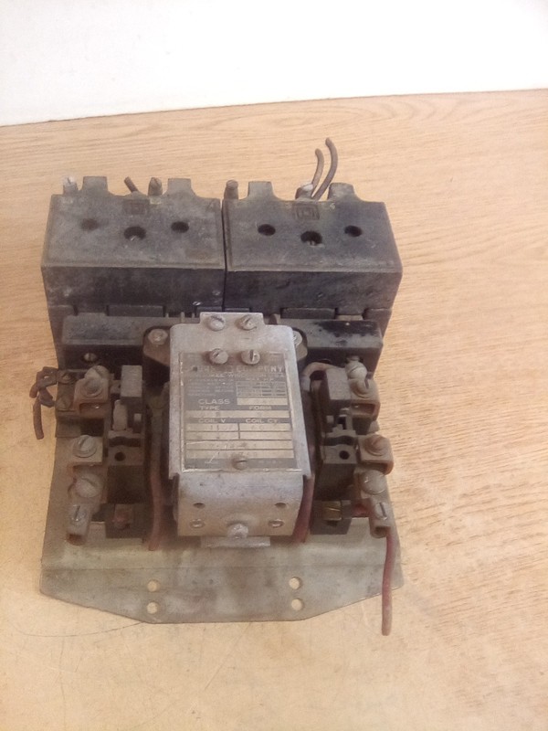 Square D 8536 D0-2 Motor Starter 208-220V