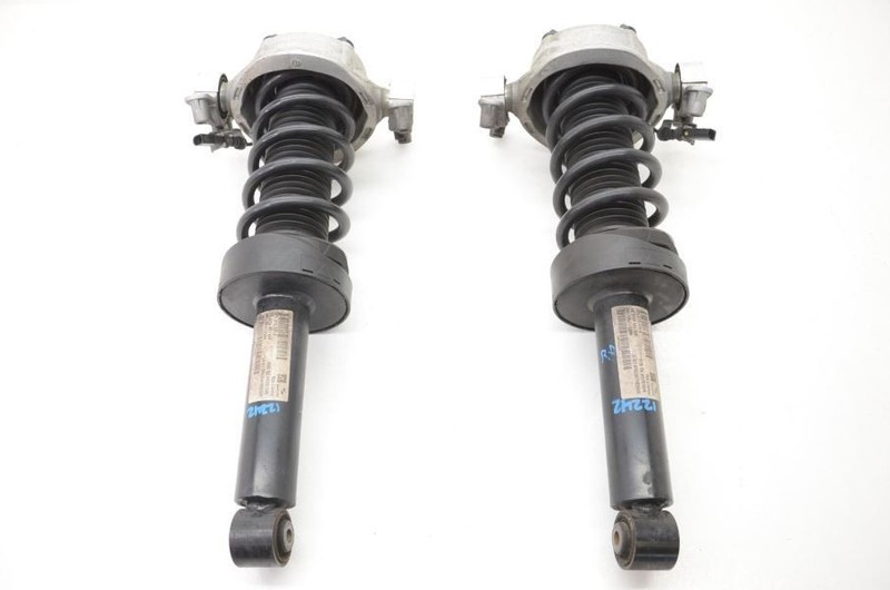 2011-2018 Porsche Cayenne 4.8L Pair of Driver and Passenger Rear Struts