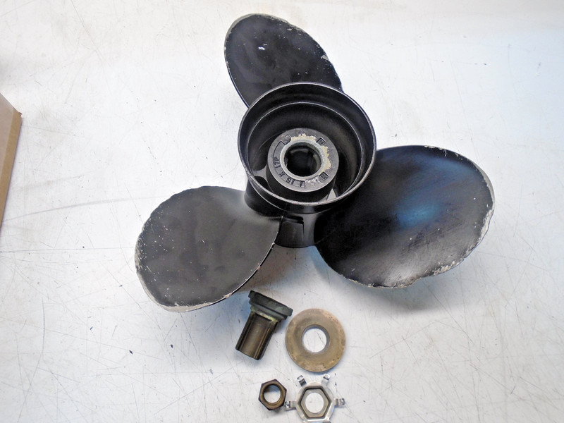 K1 Mercury Propeller Aluminum 15 x 17 832828A45P17 w/ Hub Kit
