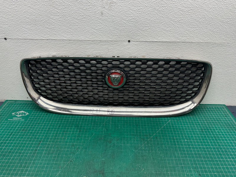 17-19 JAGUAR XE FRONT BUMPER RADIATOR GRILLE W/ EMBLEM OEM