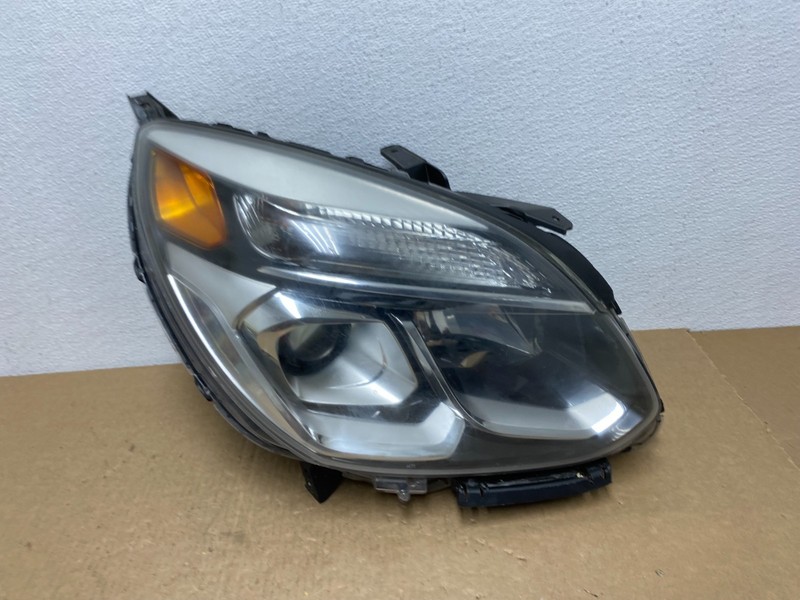 2016-2018 Chevrolet Equinox Right Passenger RH Halogen Headlight Oem AC1262 DW
