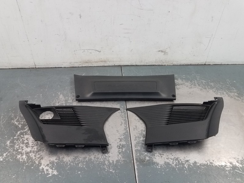 2006 Porsche Cayman S 987 Windshield Cowl Trim / Battery Cover Panels #80521 G5