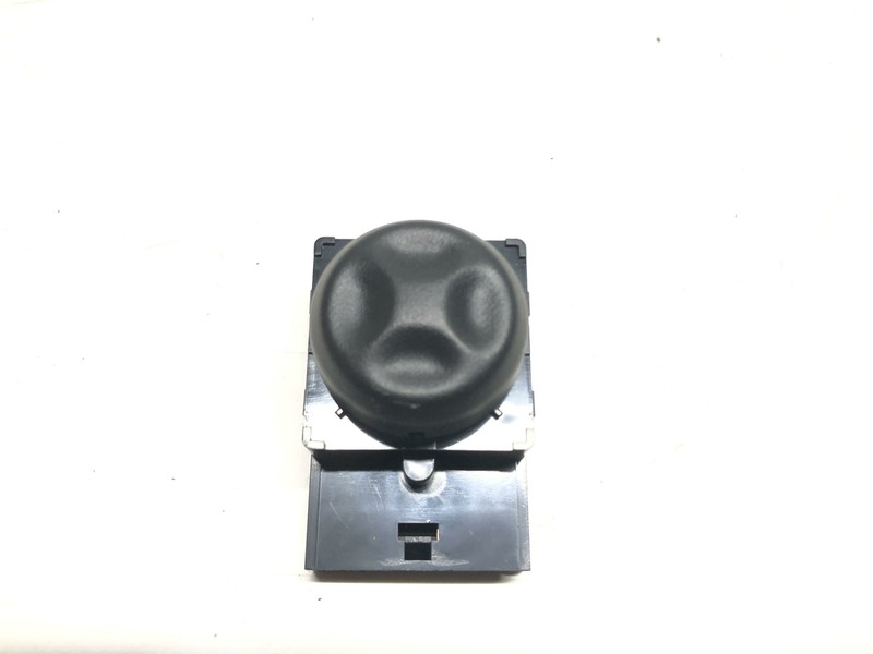 2007 - 2014 GMC Chevy Cadillac Power Adjuster Seat Switch Front RH OEM