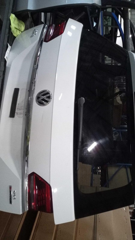 Used Deck Lid fits: 2019 Volkswagen Atlas w/o power opening liftgate incandescen