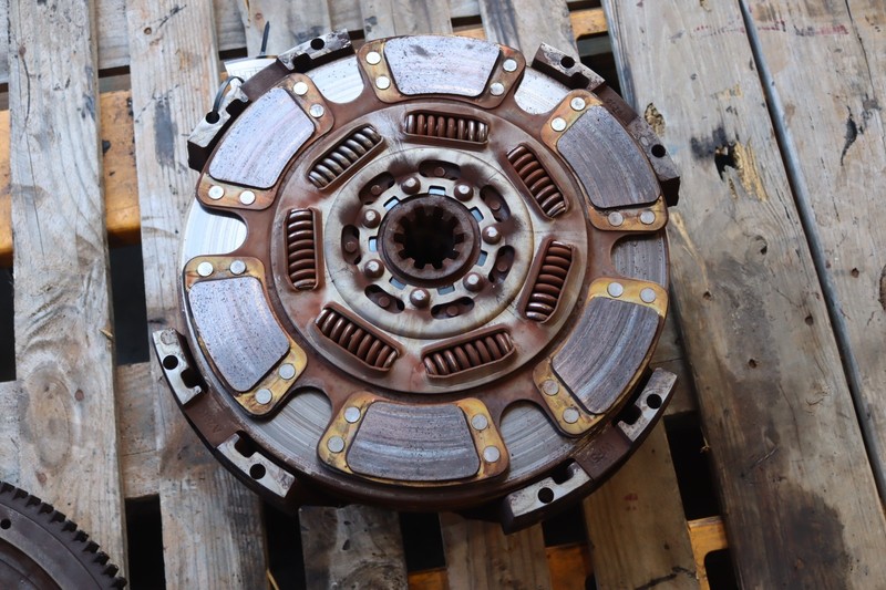 2013-2017 PETERBILT 579 CUMMINS ISX15 TRANSMISSION CLUTCH 15 INCH OEM