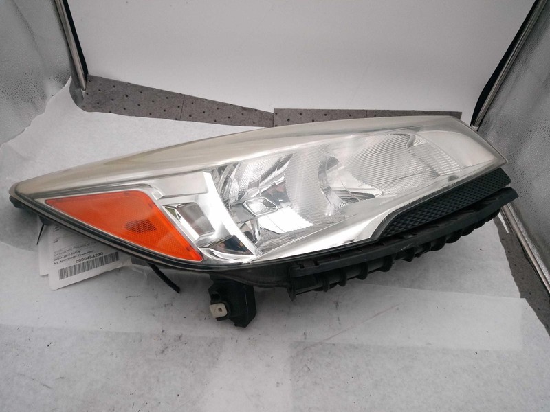 2016 Ford Escape Right Headlight Assembly Grey OEM 161823 127k Miles Used