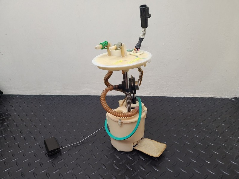 01-04 Ford Escape 3.0L V6 Fuel Gas Pump Assembly OEM YL8Z-9H307-BB