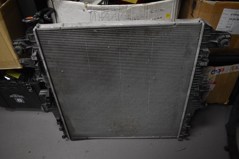 2011-2017 INFINITI QX56 RADIATOR FACTORY OEM