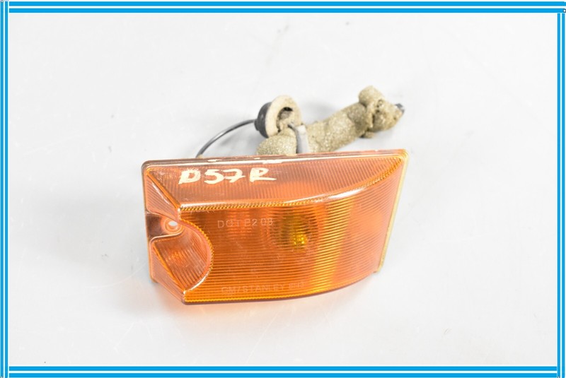 2004 HUMMER H2 FRONT RIGHT AMBER ROOF MARKER CLEARANCE LIGHT