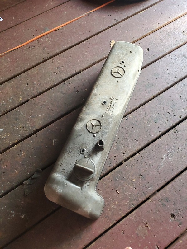 1969 Mercedes-benz w108 280 valve cover OEM aluminum part tappet cover