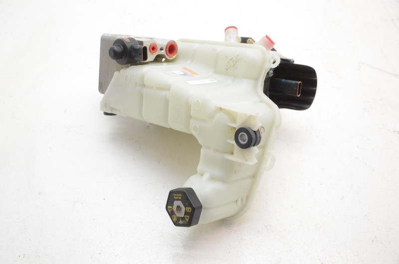 17-23 Tesla Model 3 Coolant Expansion Tank with Coolant Chiller 109701600D
