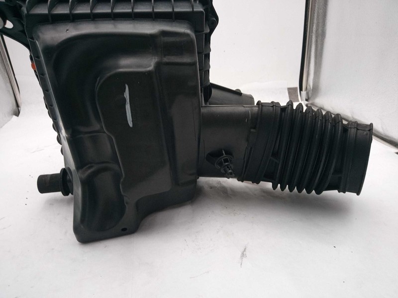 Used Air Cleaner Assembly fits: 2018 Chevrolet EquinoxGrade B