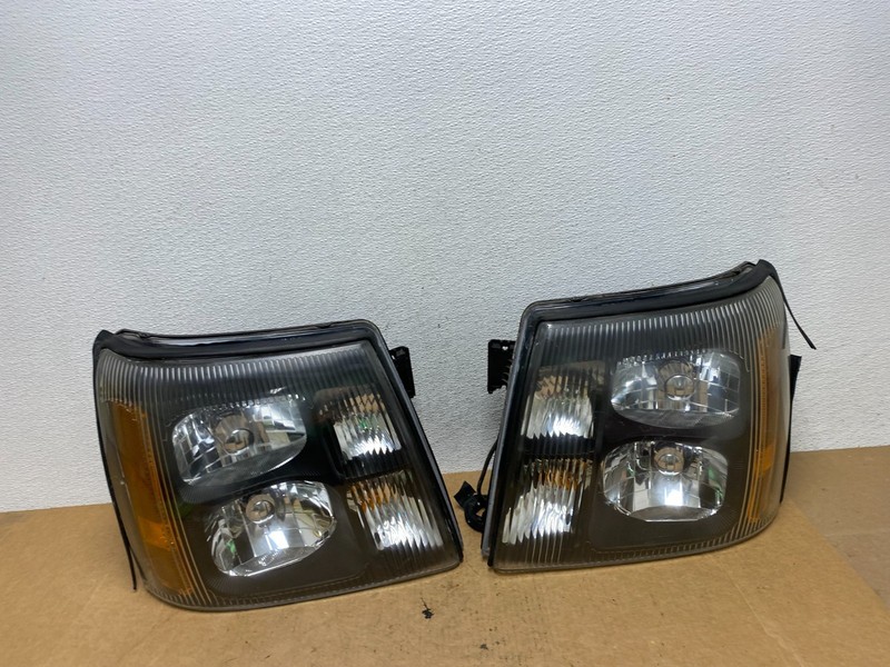 2002 to 2006 Cadillac Escalade Left+Right Xenon HID Headlights Oem AE3269 DW