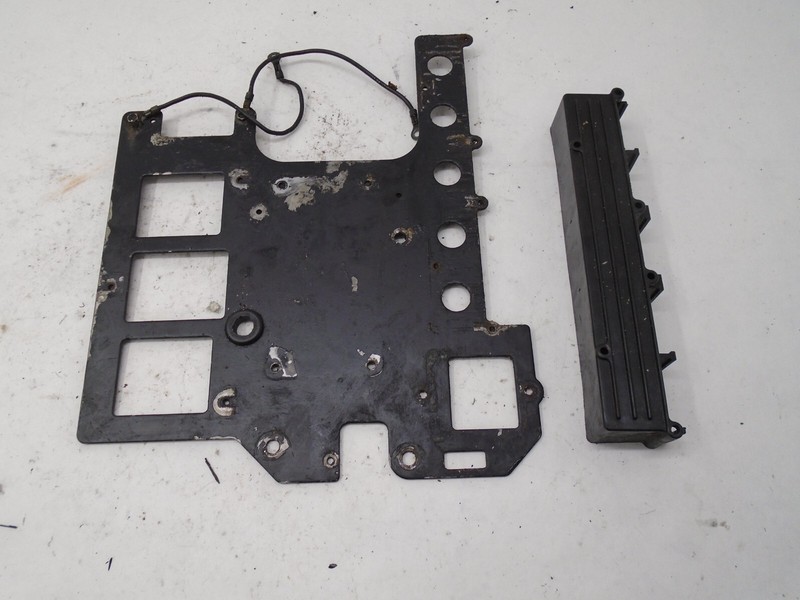 MERCURY FORCE MOUNT PLATE & COIL COVER 817323-3 OUTBOARD {1989-1993} 150 HP PART