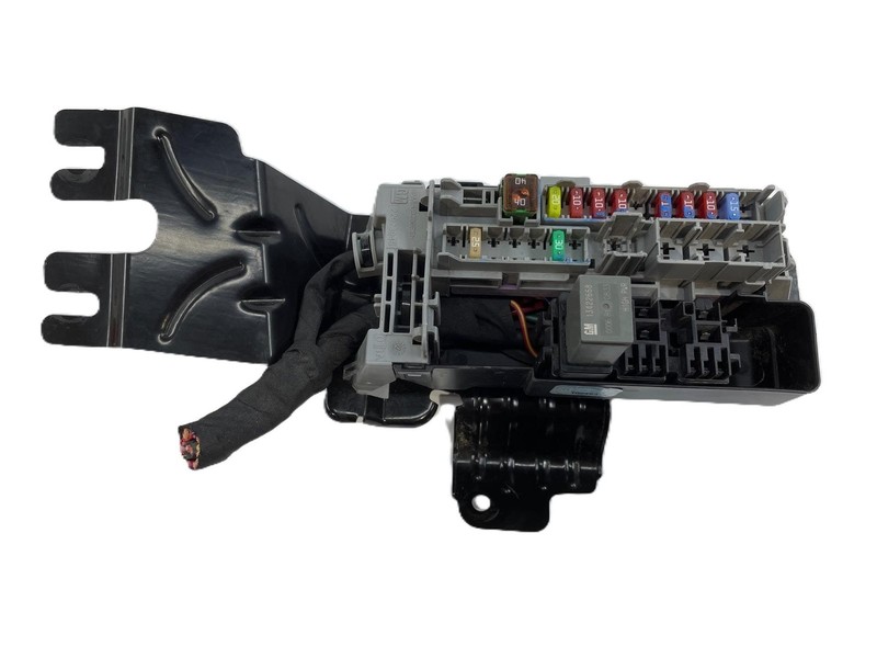 2020 GMC Terrain SLE Rear Cabin Fuse Relay Box Assembly 22923945 OEM