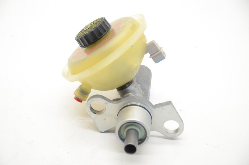 97-03 Porsche Boxster 2.7L Master Cylinder
