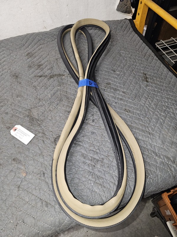 Front Right Door Rubber Weatherstrip Seal On Body For Honda Accord Sedan 2008