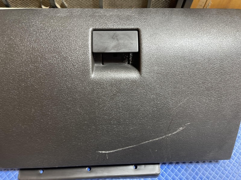 2006 Hummer H3 Glove Box Assembly