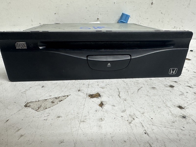 1999-2001 Honda CR-V Single DIN Disc CD Player Oem ID 08A061A1050