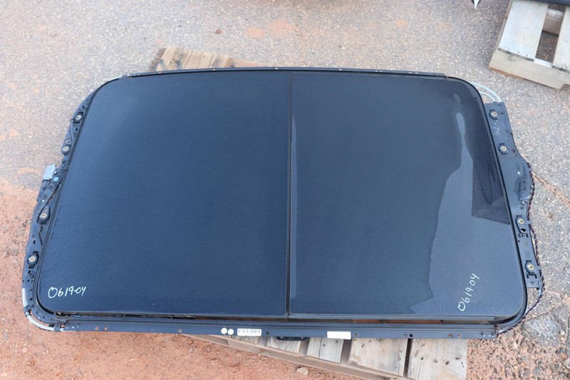 2009-2017 VOLKSWAGEN VW TIGUAN ROOF UPPER SUNROOF GLASS WINDOW W/ MOTOR OEM