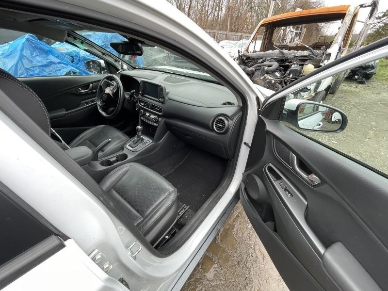 2018-2021 HYUNDAI KONA RIGHT A-PILLAR WHITE PC:P6W 112K -LIMITED- 55674