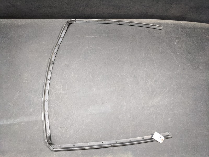Hood Weatherstrip Seal 2017 Jeep Cherokee 68103103AB 2014 2015 2016 2018