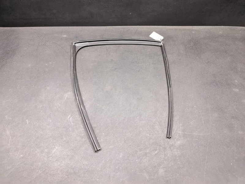 Rear Left Door Window Glass Run Channel 2018 Infiniti Q50 82331-6HE0A 2017- 2022