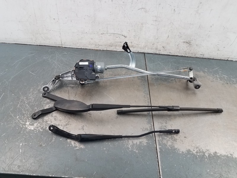 2016 Mercedes AMG C 63 S Windshield Wiper Motor / Arms #3768 V2