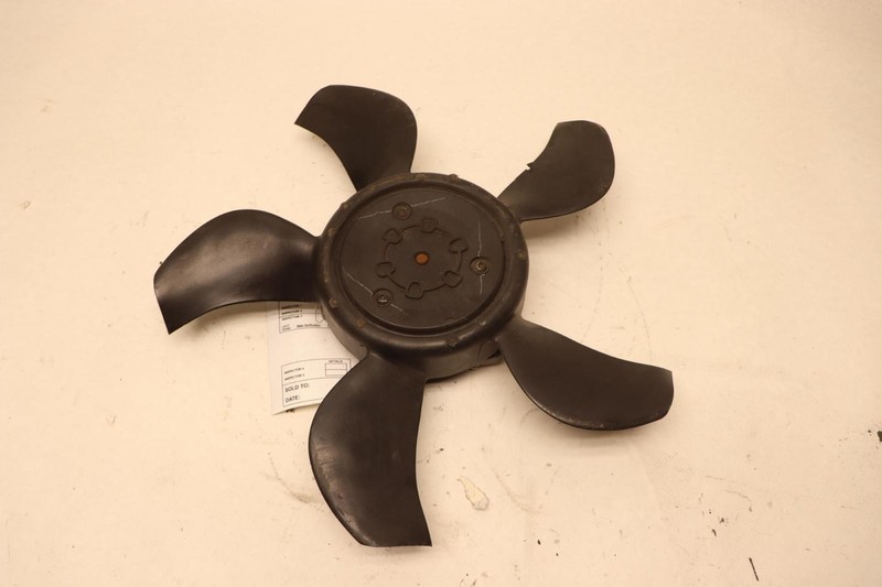 2017-2020 GMC YUKON ENGINE RADIATOR COOLING FAN MOTOR BLADE OEM
