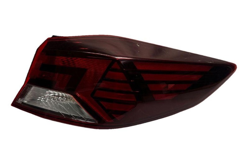 Hyundai Elantra tail light 20 right side quarter incandescent 92402F2510 sedan
