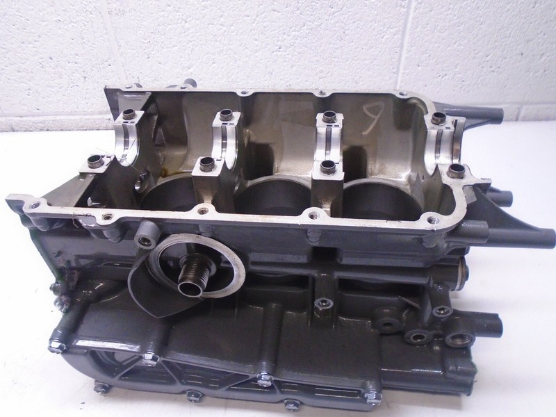 Z5 Honda Outboard BF40A Engine Block 12000-ZV5-4152A plus bolts