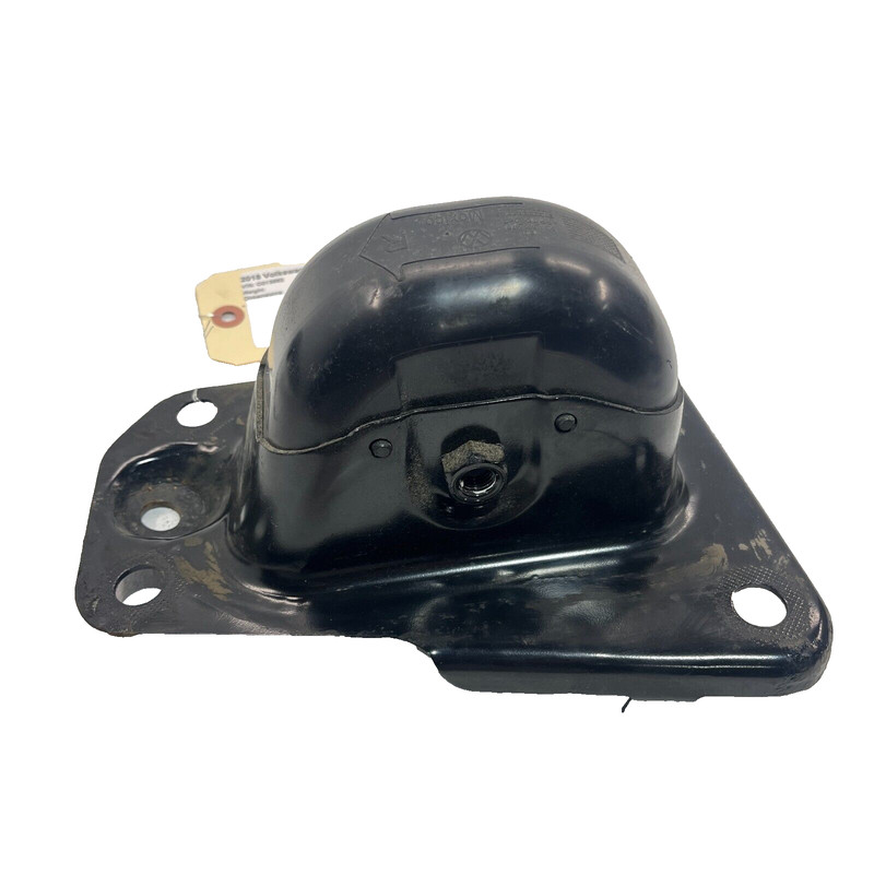 VOLKSWAGEN PASSAT 12-20 REAR PASSENGER SIDE TRAILING CONTROL ARM CAP BRACKET OEM
