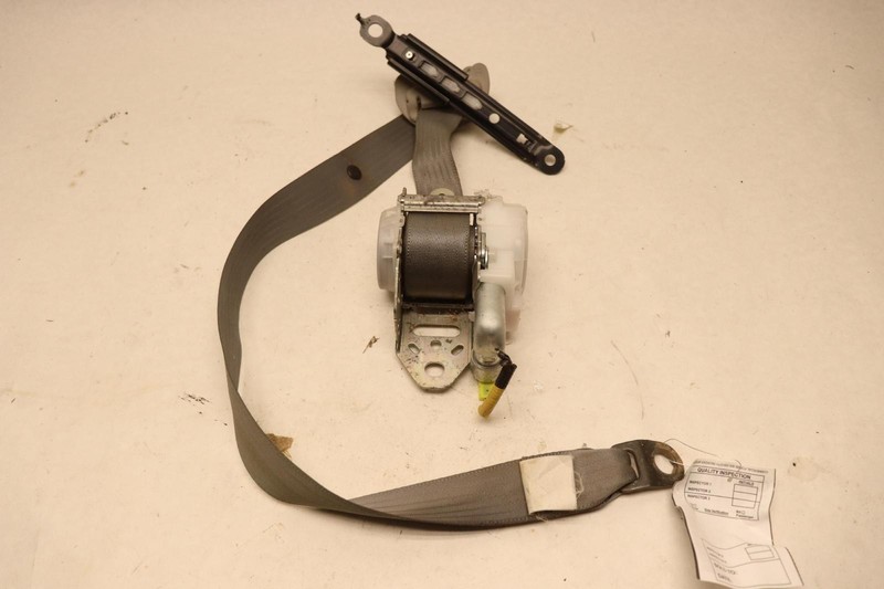 2010-2013 TOYOTA PRIUS FRONT RIGHT PASSENGER SIDE SEAT BELT OEM