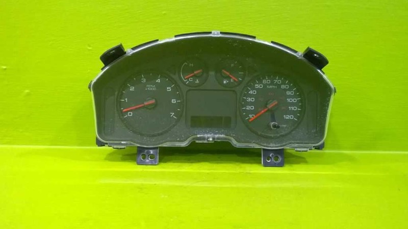 06 FORD FREESTYLE AT 3.0 LTR SE SPEEDOMETER CLUSTEROEM623-1