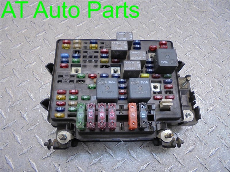 00 01 02 YUKON XL 1500 2500 UNDER HOOD PASSENGER FUSE BOX 15328806