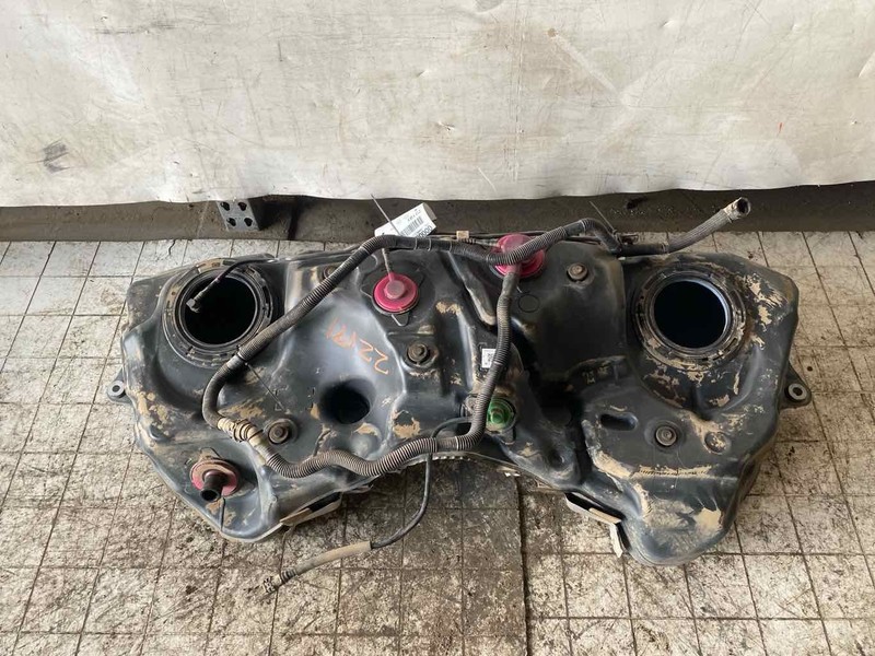Fuel Tank Assembly LEXUS IS300 16 17 18 19