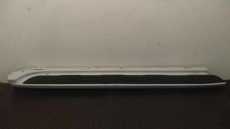 08-13 GMC Yukon Right Passenger Running Board Side Step White OEM 25954326