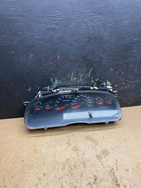 2006 Ford E350 Gauge Speedometer Cluster OEM z9661 DG