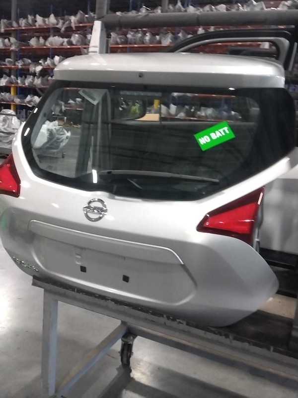 2018 Nissan KICKS Tailgate Silver OEM Used 46000 Miles Warranty Included