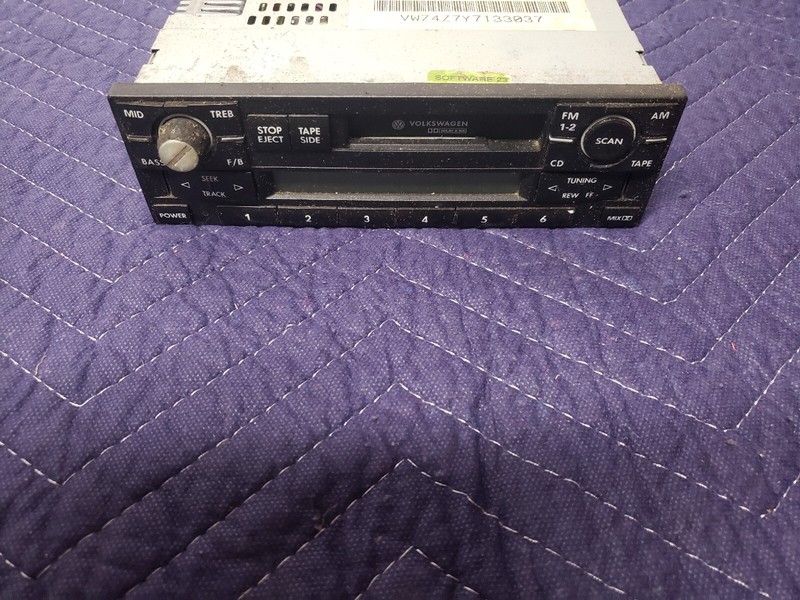 01 02 03 04 05 Volkswagen Passat Jetta Golf Radio Cassette Player 09375119 OEM