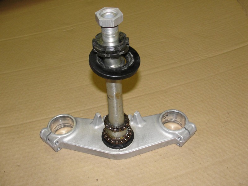07 KAWASAKI ZX 600-J4 LOWER TRIPLE TREE STEM STEERING FORK MOUNT ZX600