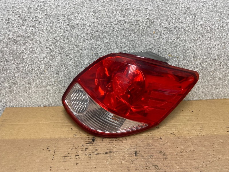 2003-2004 Toyota Matrix Right Passenger Rh Side Tail Light Oem AB3405 LK