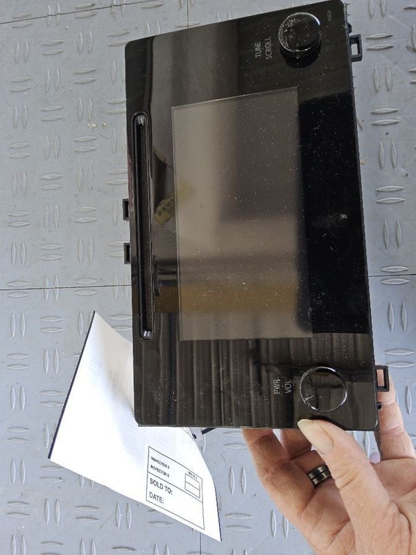 2017-2019 Toyota Corolla Sedan Display and Receiver ID 100639 on radio face