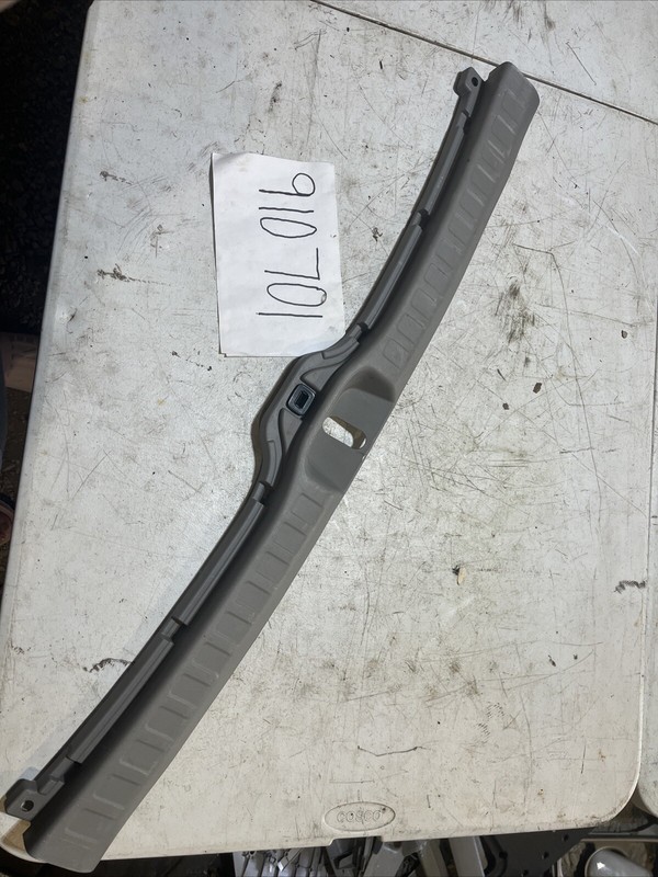 2004 2005 2006 2007 TOYOTA HIGHLANDER TRUNK SILL LATCH TRIM Gray 58387-48040