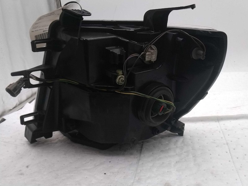 2018 Nissan NV3500 Right Headlight Assembly White OEM 171464 178K Miles
