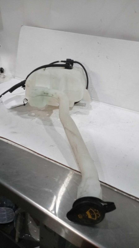 Used Washer Fluid Reservoir fits: 2011 Ford ExplorerGrade A