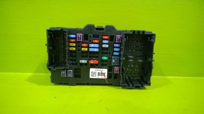 14 GMC SIERRA RIGHT FRONT FUSE RELAY BOX BLOCK OEM 3189-36