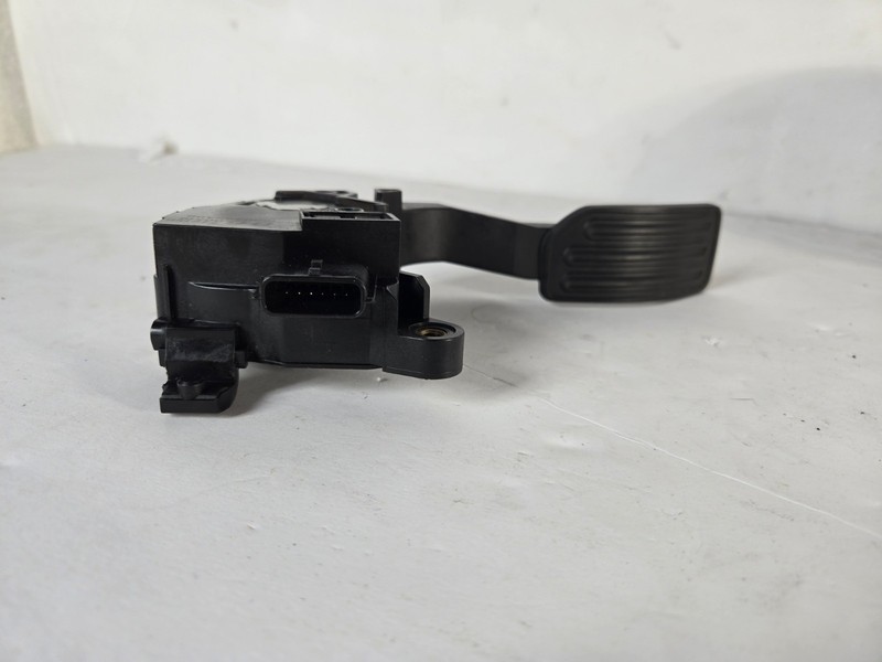 2014-2016 Nissan Sentra Gas Accelerator Pedal W Sensor 18002-3RA0B OEM 15250