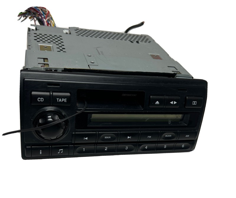 1999 00 2002 Land Rover Discovery Ii 2 Am Fm Radio Audio Cassette Player Wo Code